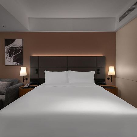 Intercity Hotel Guangzhou South Railway Station - Free Minibar Including Erdinger Weissbier Exterior photo