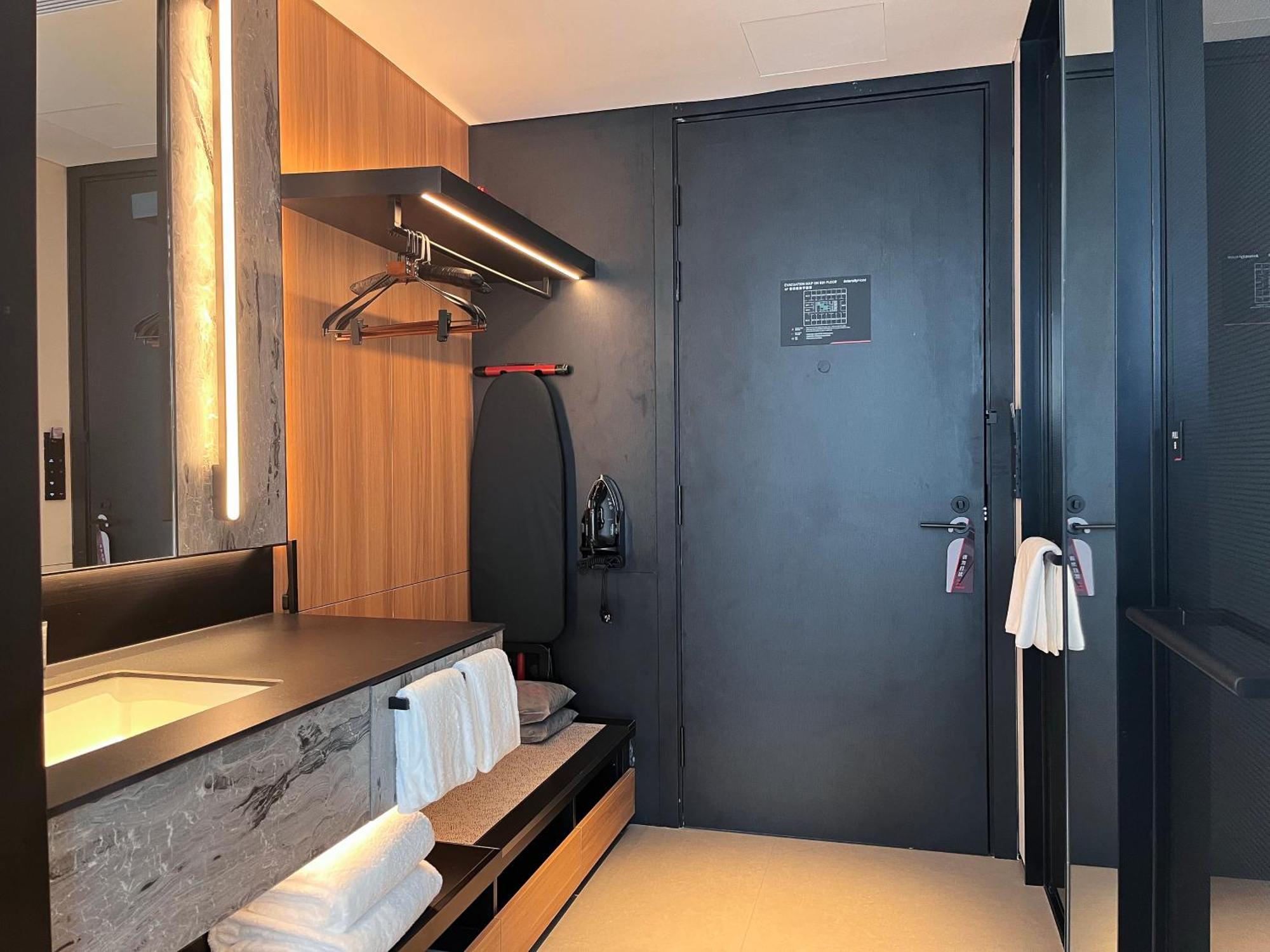 Intercity Hotel Guangzhou South Railway Station - Free Minibar Including Erdinger Weissbier Exterior photo