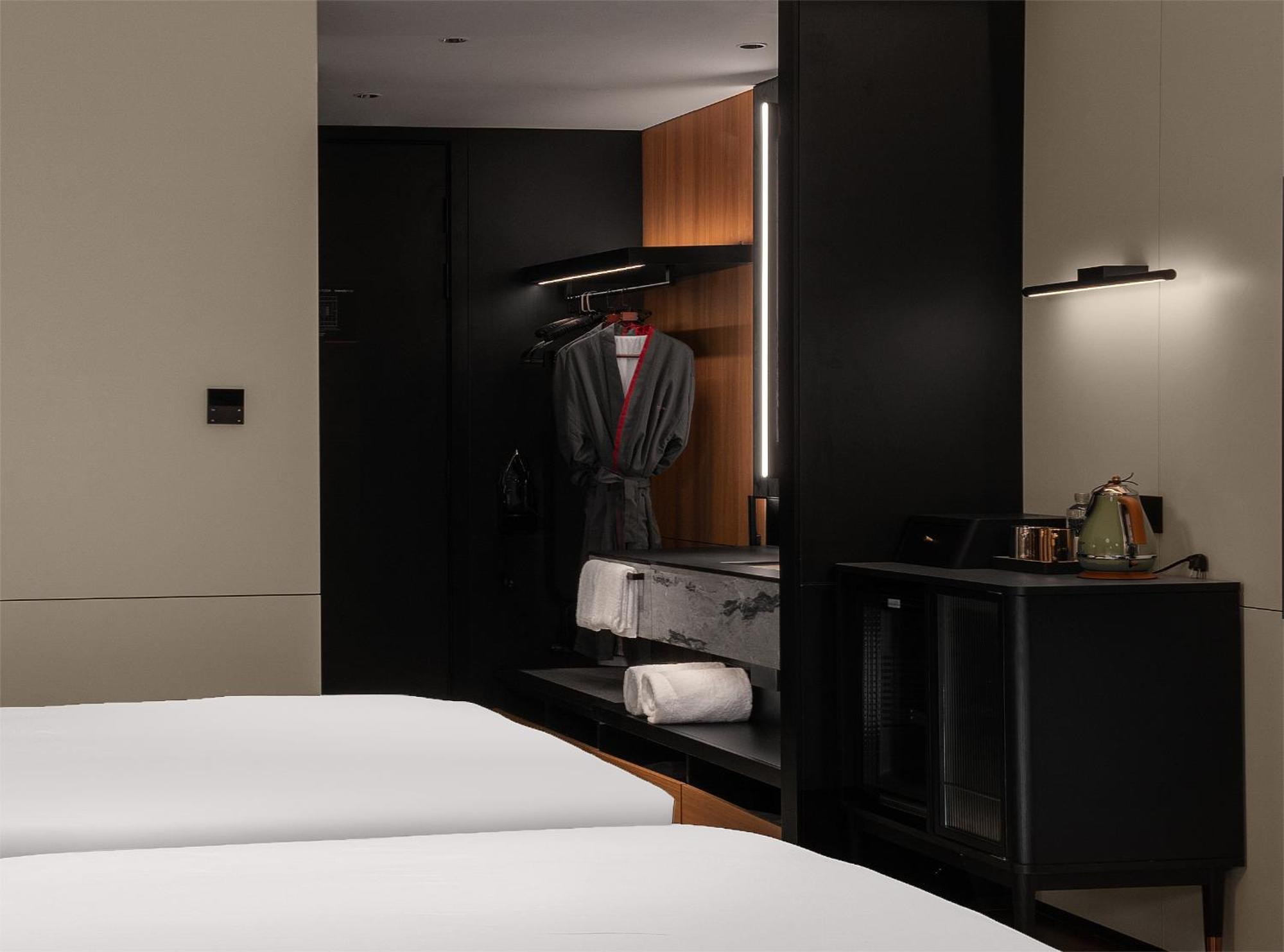 Intercity Hotel Guangzhou South Railway Station - Free Minibar Including Erdinger Weissbier Exterior photo